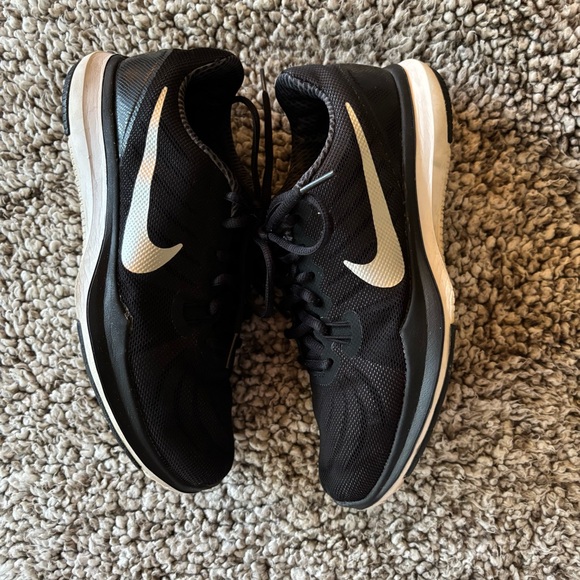 Women’s Black Nike Tennis Shoes / Training Shoes Size 7.5 - Picture 4 of 7